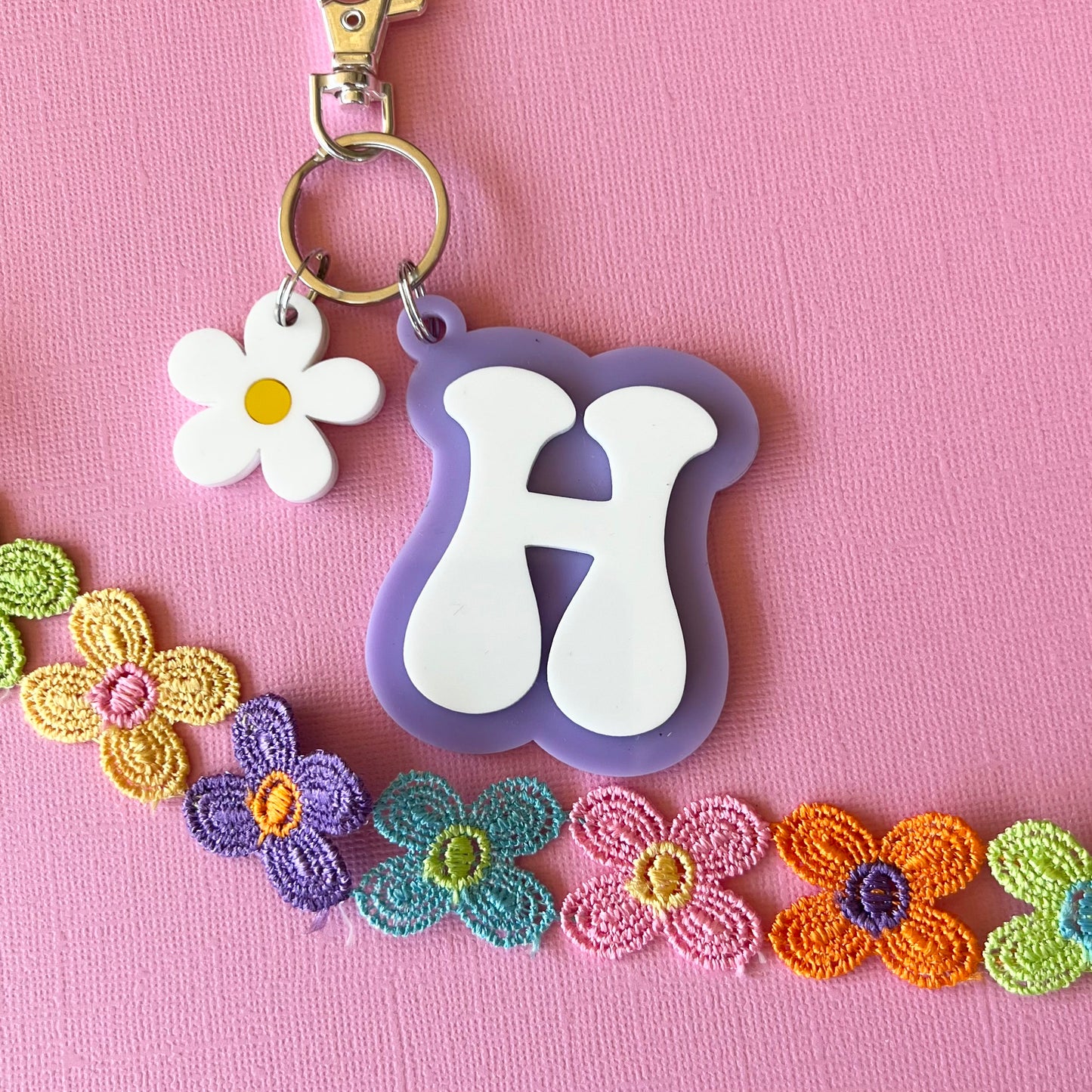 Retro Letter Groovy Key Ring with daisy
