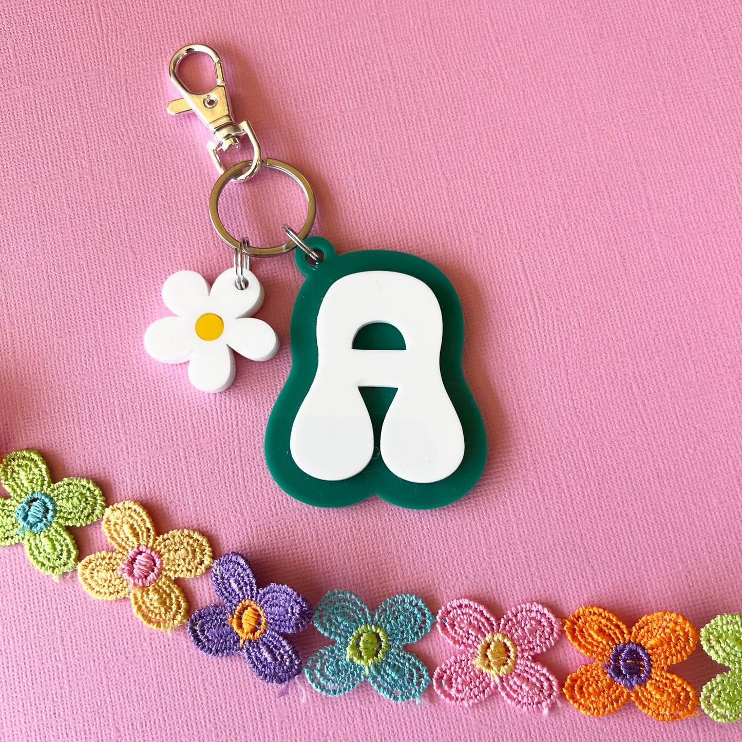 Retro Letter Groovy Key Ring with daisy